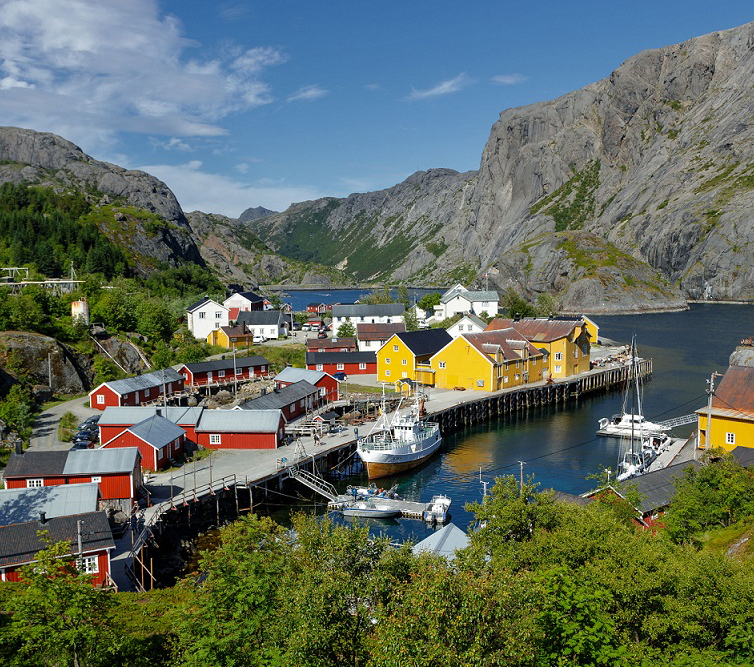 Highlight 3 - Visit one of the fishing villages - Copyright Hallvard Kolltveit Destination Lofoten
