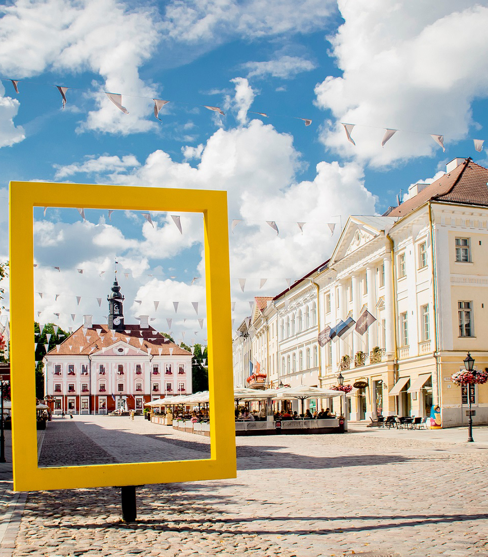 Tartu,,Tartumaa,,Estonia:,24.07.2018:,View,Through,National,Geographic,Yellow,Window