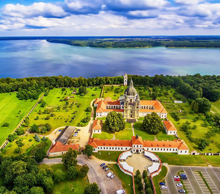 Kaunas,,Lithuania:,Pazaislis,Monastery,And,Church,,Located,On,A,Peninsula